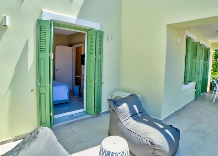 Corali Andros Apartman Bací